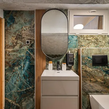 Palma 5 Premium B&B 포레치